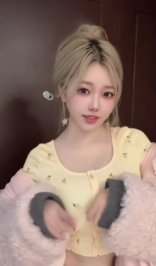 图片[2]-写真一姐刘飞儿称年轻不懂事，遇到想包Y自己的，直言对方太丑后拒绝，如今回忆往事并不后悔，引发网友热议~-吃瓜网