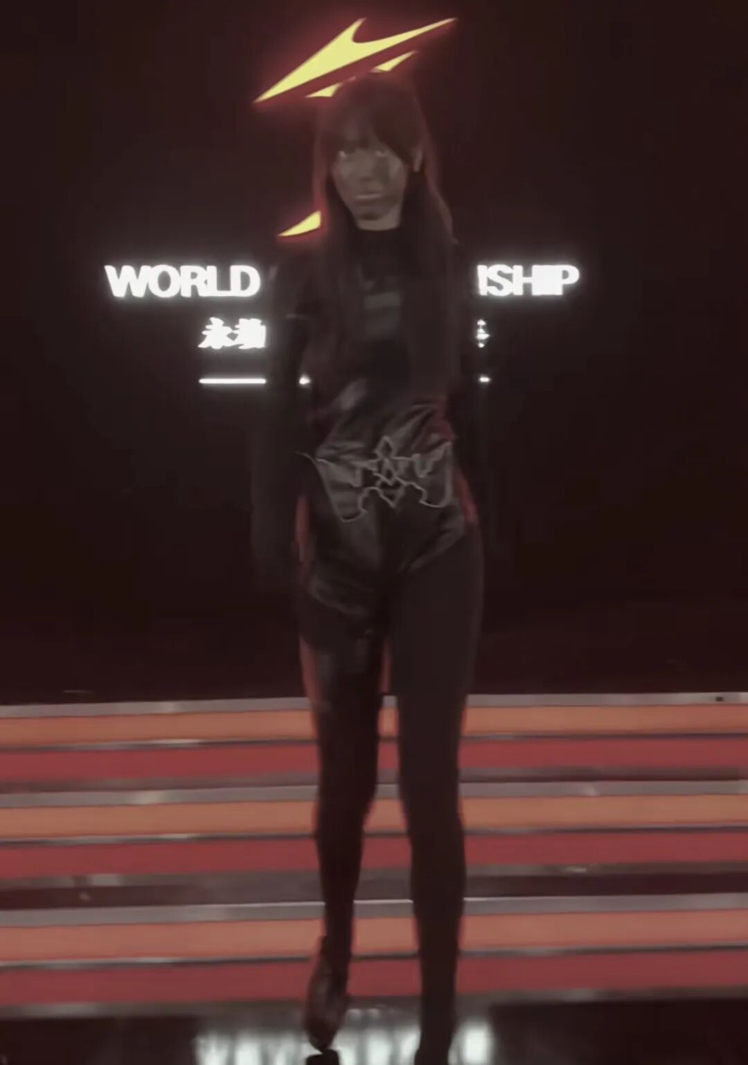 图片[10]-女解说因穿短裙被质疑媚男后，全身涂黑上场解说，导播切了近镜头，网友：男解说根本不敢对视，怕从场上笑到场下！-吃瓜网