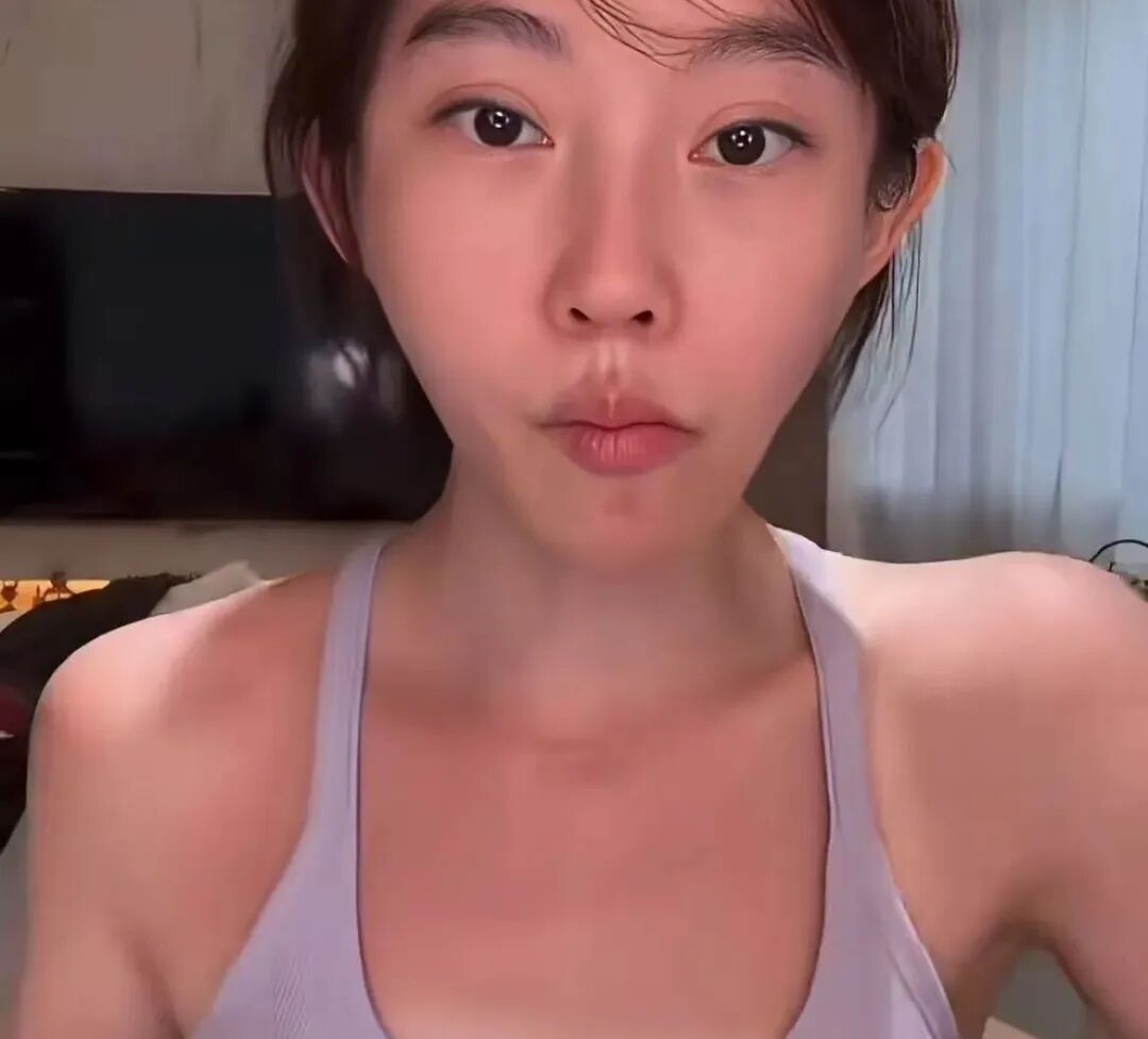 图片[8]-冯提莫素颜直播被吐槽，自曝整容项目，自嘲像菜刀割的，称觉得自己丑的人，可能是网上美颜看多了~-吃瓜网