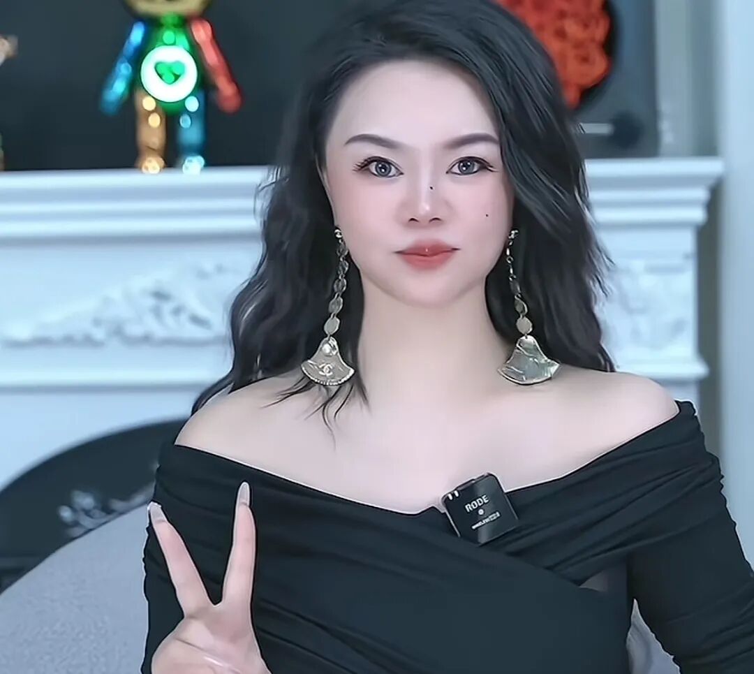 图片[5]-女网红开创“性商学苑”，教女性如何取悦异性被封后，如今卷土重来，教程价格从999元跌至199元，引发网友热议！-吃瓜网