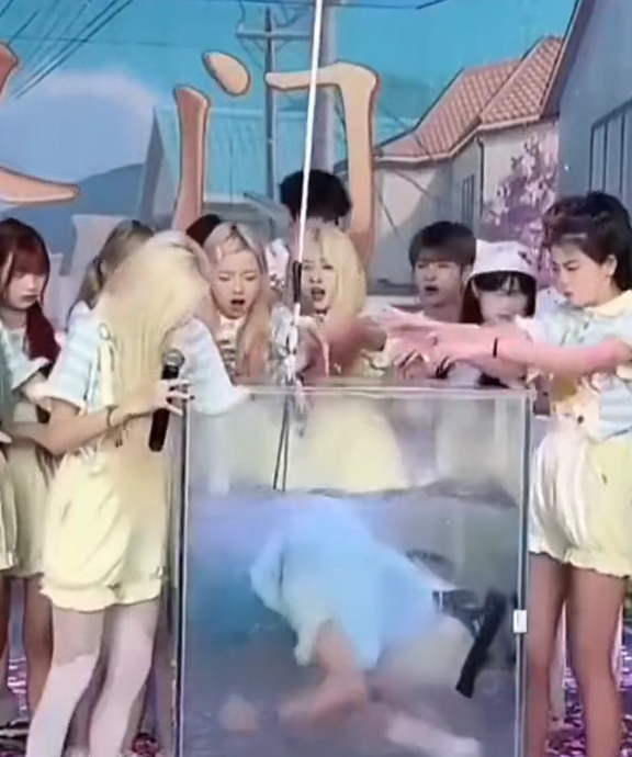 图片[9]-直播间把未成年女孩扔进“鳄鱼缸”的未成年女主播，号没了……-吃瓜网