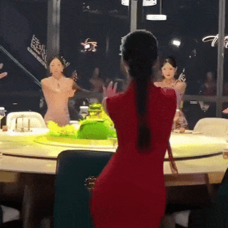 火锅店推出旗袍美女专属服务？-吃瓜网