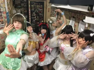 炸裂！女偶像“原味腋下”宠粉？大叔排队等着闻？日本人真离谱啊.......-吃瓜网