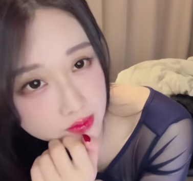 轩子巨2兔拒绝售卖衣物，还称展现自己的美不算C边，引发网友热议！-吃瓜网