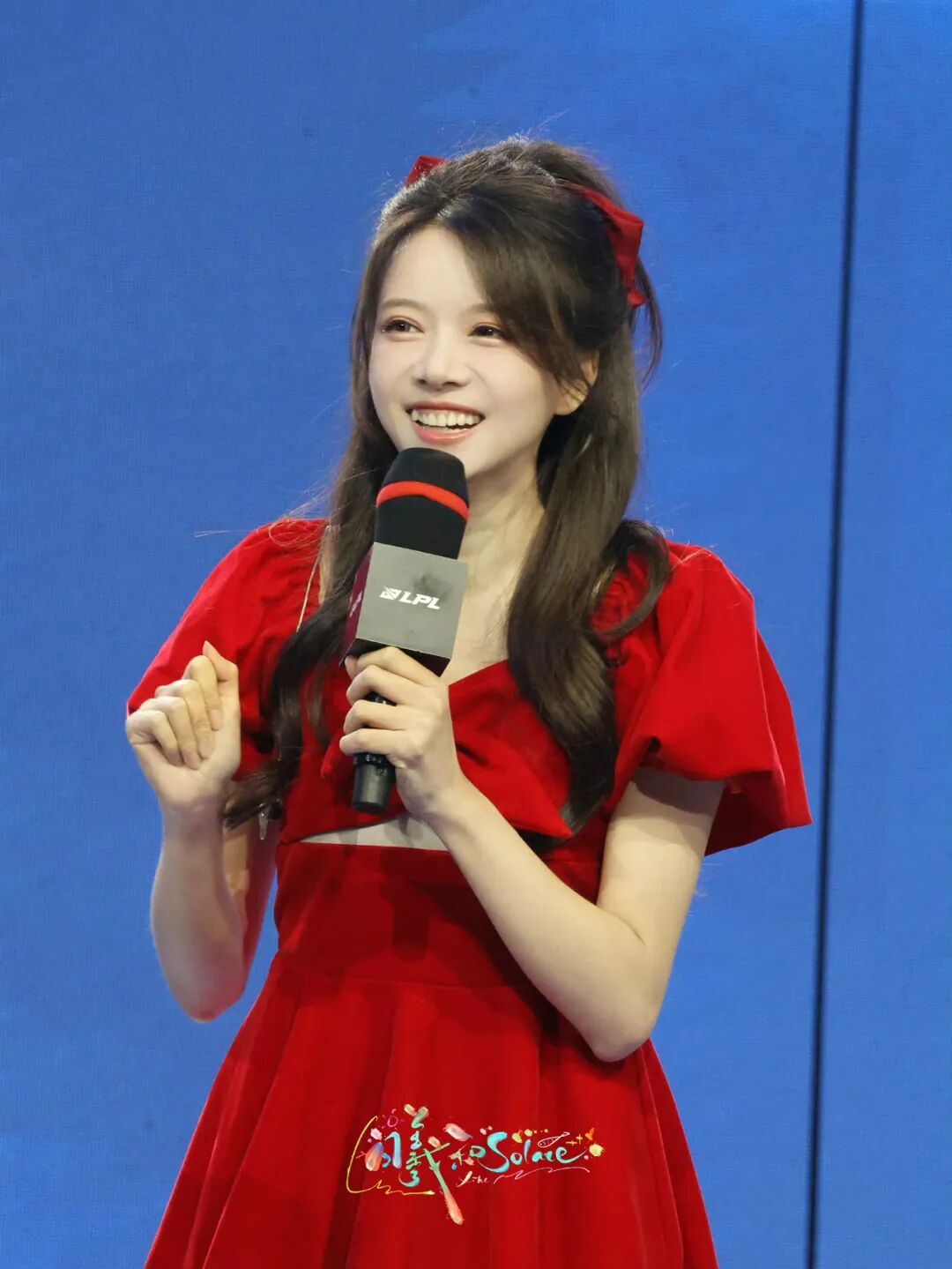 图片[16]-LPL主持人骆歆继上CCTV3后，二次登上CCTV6，扛住央视镜头魅力十足，网友：这是要转行吗？-吃瓜网