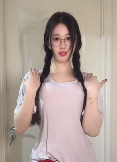 图片[2]-轩子巨2兔拒绝售卖衣物，还称展现自己的美不算C边，引发网友热议！-吃瓜网