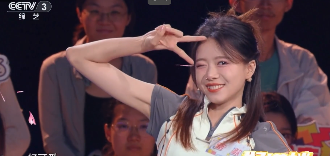 图片[4]-LPL主持人骆歆继上CCTV3后，二次登上CCTV6，扛住央视镜头魅力十足，网友：这是要转行吗？-吃瓜网