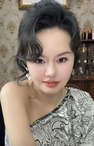 女网红开创“性商学苑”，教女性如何取悦异性被封后，如今卷土重来，教程价格从999元跌至199元，引发网友热议！-吃瓜网