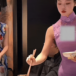 图片[4]-火锅店推出旗袍美女专属服务？-吃瓜网