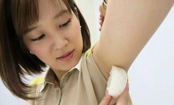 图片[6]-炸裂！女偶像“原味腋下”宠粉？大叔排队等着闻？日本人真离谱啊…….-吃瓜网