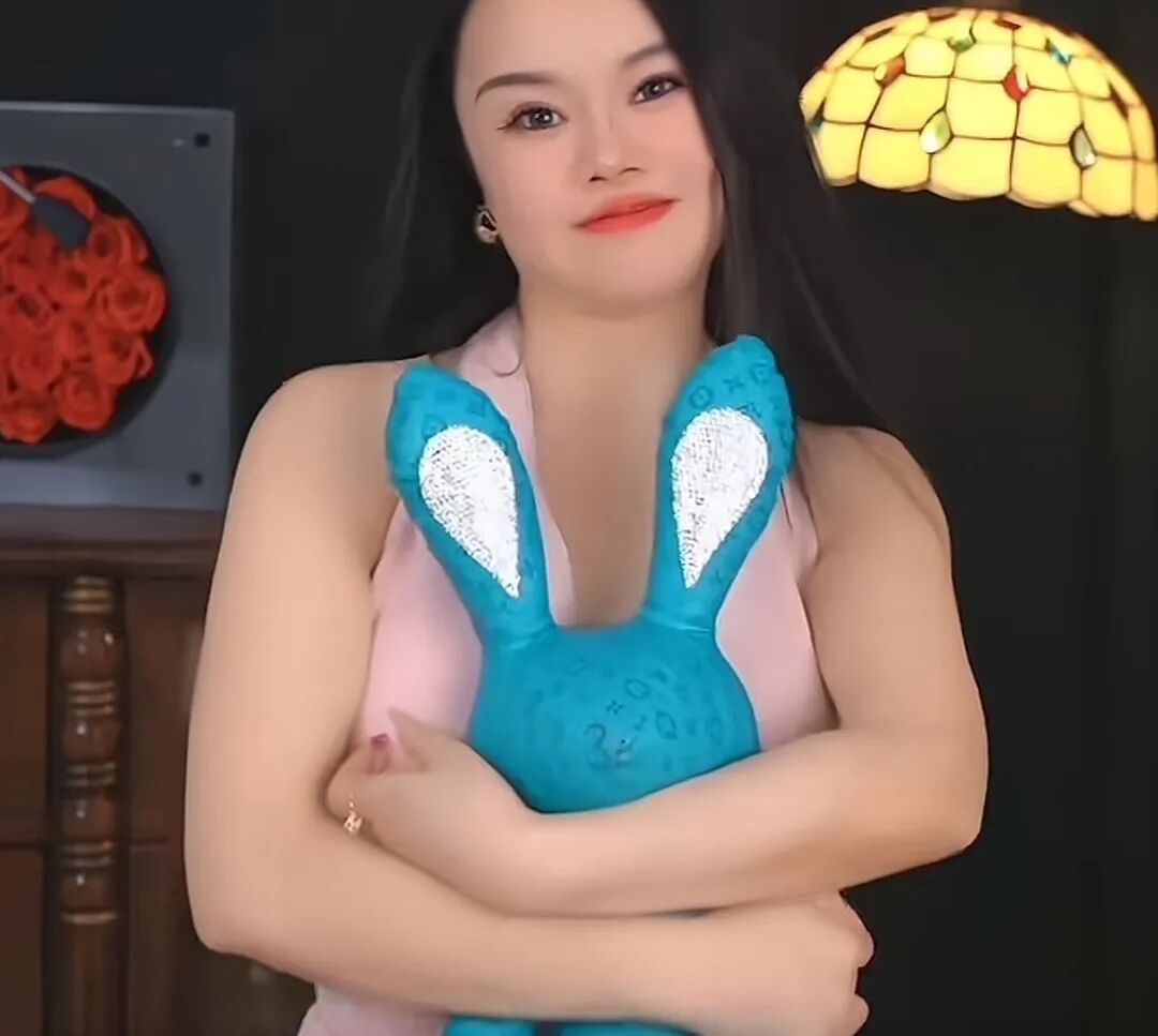 图片[8]-女网红开创“性商学苑”，教女性如何取悦异性被封后，如今卷土重来，教程价格从999元跌至199元，引发网友热议！-吃瓜网