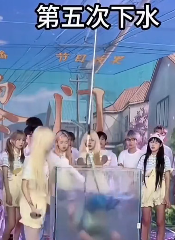 图片[10]-直播间把未成年女孩扔进“鳄鱼缸”的未成年女主播，号没了……-吃瓜网